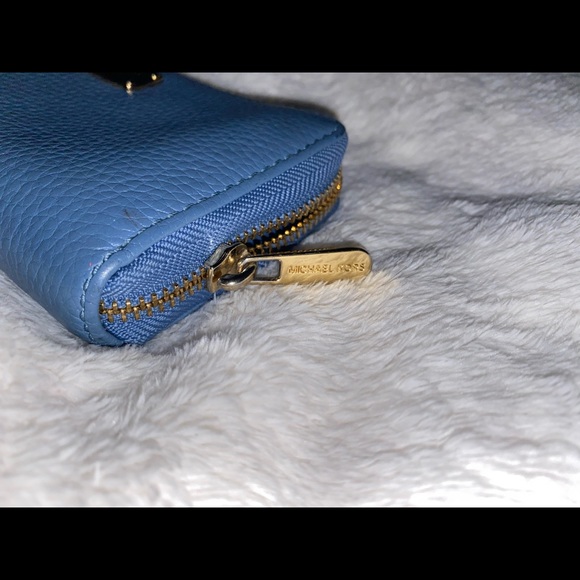 Michael Kors Jet Set Travel Light Blue Wallet - Picture 3 of 5